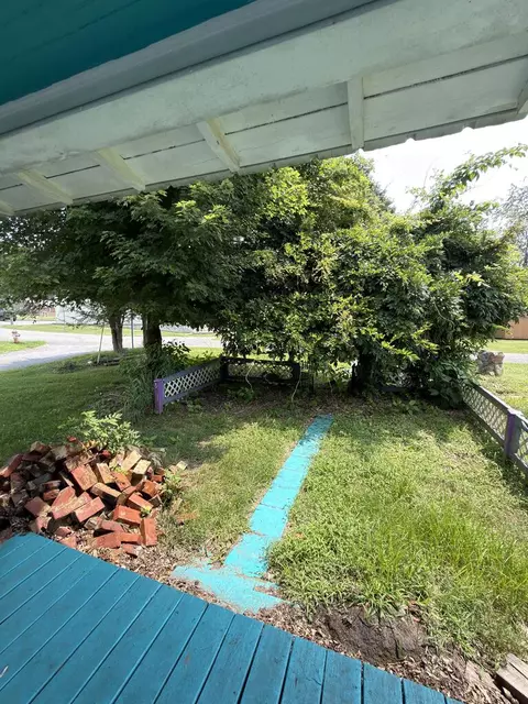 Exterior - 202 Hampton St, Fries, VA 24330 photo 2 of 6