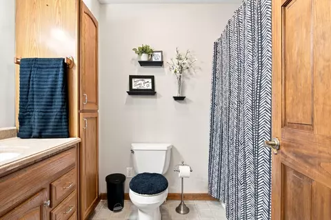 Bath - 206 Locust Hill Rd, Max Meadows, VA 24360 photo 2 of 4