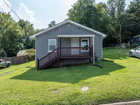 716 Goolsby St, Marion, VA 24354
