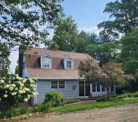 527 Penny Ln, Hillsville, VA 24343