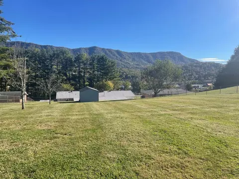 Exterior - 261 Fair St, Pounding Mill, VA 24637 photo 5 of 7