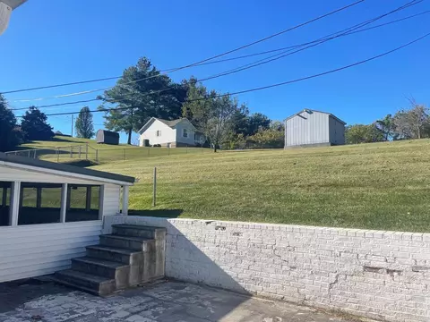 Exterior - 261 Fair St, Pounding Mill, VA 24637 photo 6 of 7