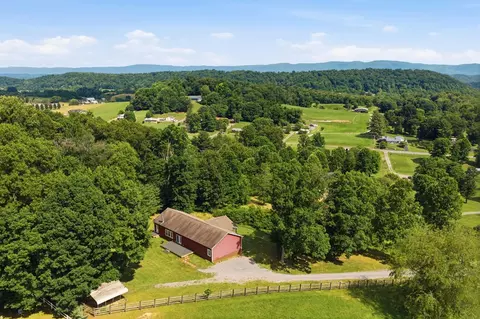 View/Area - 23767 Archery Range Rd, Bristol, VA 24202 photo 1 of 7