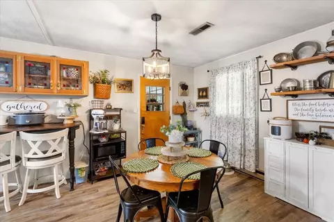 Dining - 620 Stagecoach Rd, Glade Spring, VA 24340 photo 2 of 2