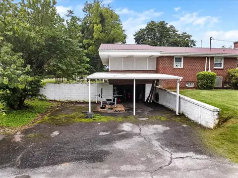 Exterior - 620 Stagecoach Rd, Glade Spring, VA 24340 photo 10 of 19