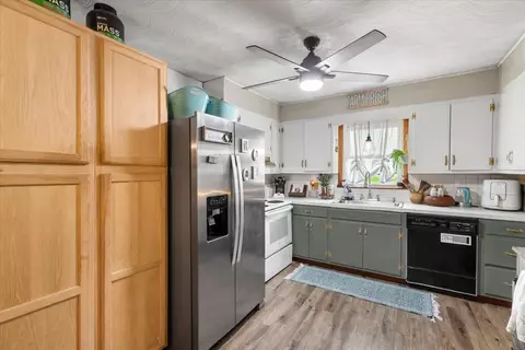 Kitchen - 620 Stagecoach Rd, Glade Spring, VA 24340 photo 3 of 4