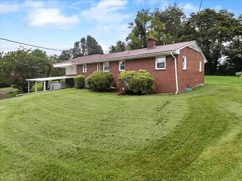 Exterior - 620 Stagecoach Rd, Glade Spring, VA 24340 photo 16 of 19