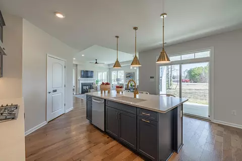 Kitchen - 323 Tailrace Dr, Abingdon, VA 24210 photo 3 of 5
