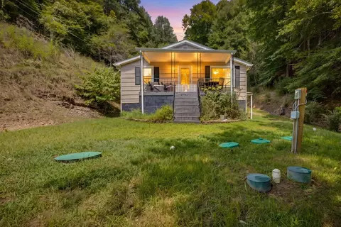 9729 Sandlick Rd, Bee, VA 24217
