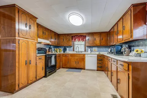 Kitchen - 9729 Sandlick Rd, Bee, VA 24217 photo 2 of 2