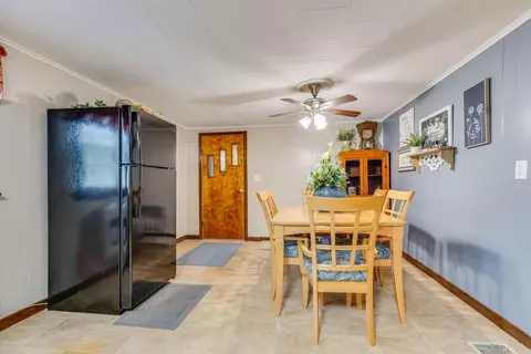 Dining - 9729 Sandlick Rd, Bee, VA 24217 photo 1 of 2