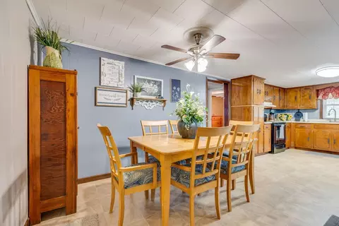 Dining - 9729 Sandlick Rd, Bee, VA 24217 photo 2 of 2