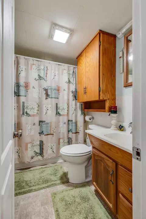 Bath - 9729 Sandlick Rd, Bee, VA 24217 photo 1 of 1