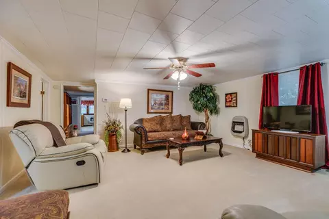 Living - 9729 Sandlick Rd, Bee, VA 24217 photo 1 of 3