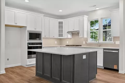Kitchen - 343 Whites Mill Rd, Abingdon, VA 24210 photo 3 of 7