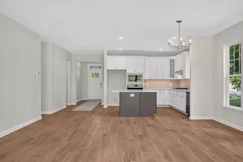 Living - 343 Whites Mill Rd, Abingdon, VA 24210 photo 1 of 4