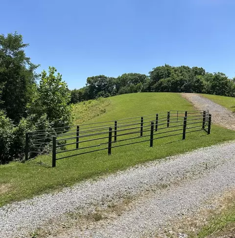 348 Coalpit Branch Dr, Dungannon, VA 24245