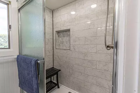 Bath - 28271 Robindale Rd, Meadowview, VA 24361 photo 3 of 4