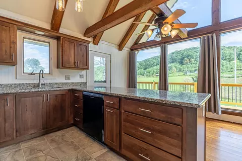 Kitchen - 28271 Robindale Rd, Meadowview, VA 24361 photo 5 of 7