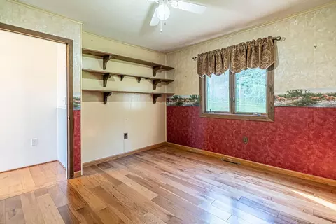 Bedroom - 28271 Robindale Rd, Meadowview, VA 24361 photo 2 of 11