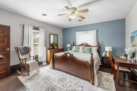 Bedroom - 665 Moore St, Bristol, VA 24201 photo 7 of 11