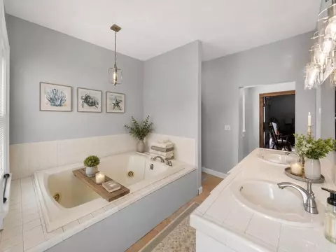 Bath - 665 Moore St, Bristol, VA 24201 photo 5 of 9