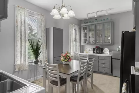 Dining - 665 Moore St, Bristol, VA 24201 photo 1 of 1
