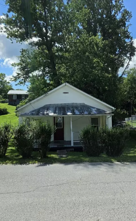 218 Walnut St, Marion, VA 24354