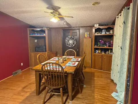 Dining - 129 Floyd St, Cedar Bluff, VA 24609 photo 3 of 4