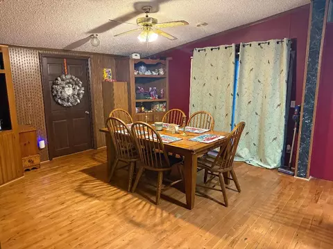 Dining - 129 Floyd St, Cedar Bluff, VA 24609 photo 4 of 4