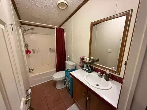 Bath - 129 Floyd St, Cedar Bluff, VA 24609 photo 1 of 3