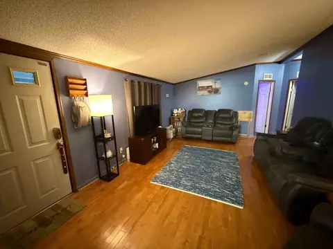 Living - 129 Floyd St, Cedar Bluff, VA 24609 photo 2 of 2
