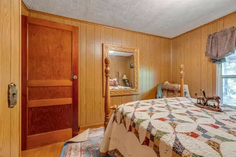 Bedroom - 3808 Combs Ridge Rd, Honaker, VA 24260 photo 3 of 4