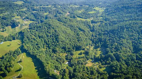 View/Area - 3808 Combs Ridge Rd, Honaker, VA 24260 photo 5 of 16