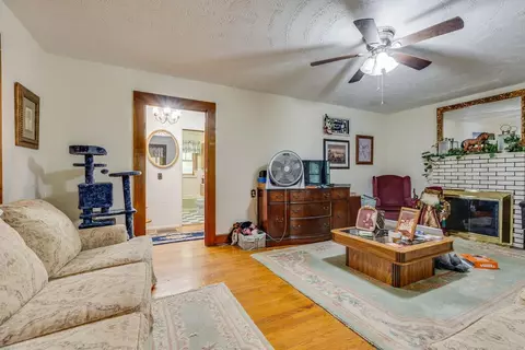 Living - 3808 Combs Ridge Rd, Honaker, VA 24260 photo 1 of 1