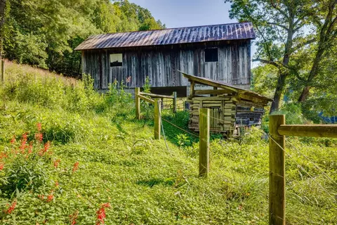 Exterior - 3808 Combs Ridge Rd, Honaker, VA 24260 photo 7 of 13