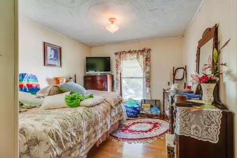 Bedroom - 3808 Combs Ridge Rd, Honaker, VA 24260 photo 4 of 4
