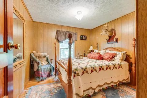 Bedroom - 3808 Combs Ridge Rd, Honaker, VA 24260 photo 2 of 4