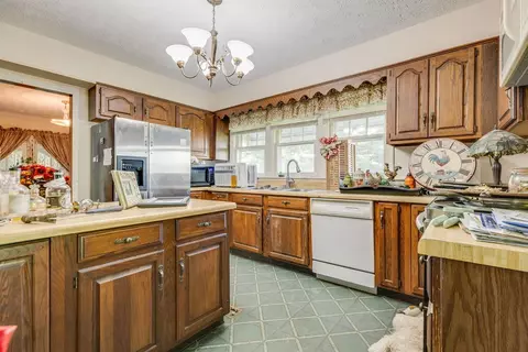Kitchen - 3808 Combs Ridge Rd, Honaker, VA 24260 photo 2 of 3