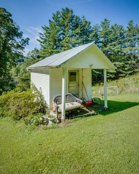 Exterior - 3808 Combs Ridge Rd, Honaker, VA 24260 photo 6 of 13