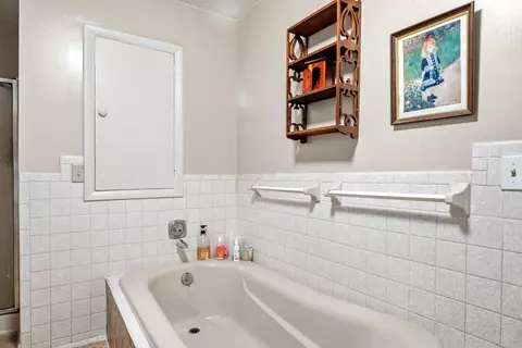 Bath - 4681 Fishers View Rd, Pilot, VA 24138 photo 2 of 4