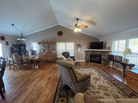 Living - 135 Pleasant Pine Dr, Max Meadows, VA 24360 photo 2 of 3