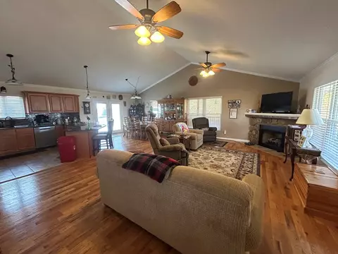Living - 135 Pleasant Pine Dr, Max Meadows, VA 24360 photo 1 of 3