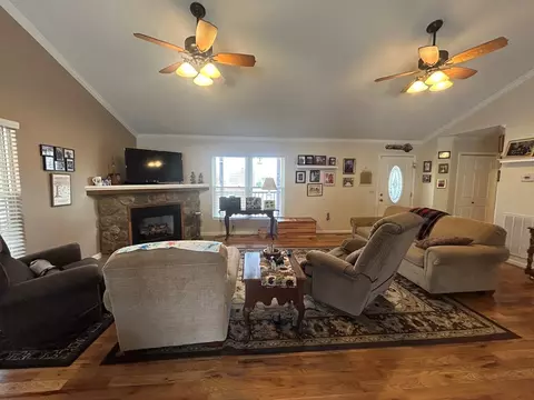 Living - 135 Pleasant Pine Dr, Max Meadows, VA 24360 photo 3 of 3