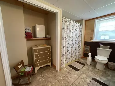 Bath - 437 Alpine Crst, Fancy Gap, VA 24328 photo 5 of 7