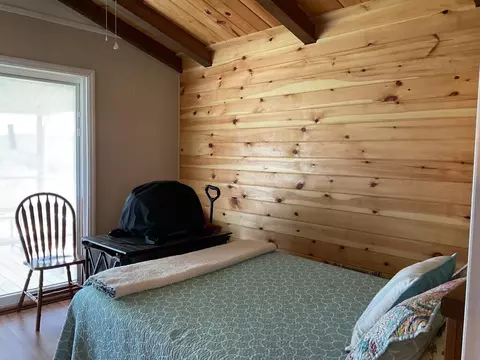 Bedroom - 437 Alpine Crst, Fancy Gap, VA 24328 photo 9 of 14