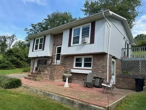 Exterior - 55 Ruby Ln, Troutdale, VA 24378 photo 3 of 12
