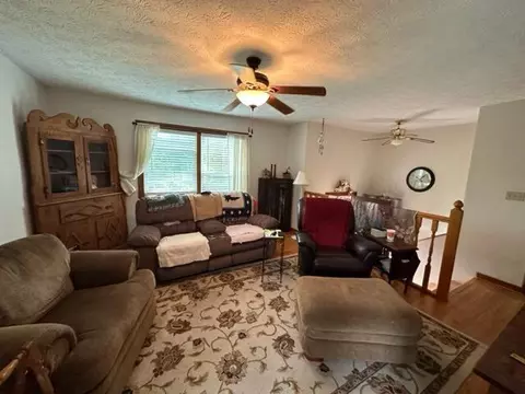 Living - 55 Ruby Ln, Troutdale, VA 24378 photo 2 of 2