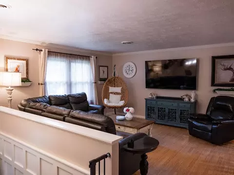 Living - 25597 Cornelius Dr, Abingdon, VA 24211 photo 1 of 3
