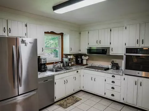 Kitchen - 25597 Cornelius Dr, Abingdon, VA 24211 photo 4 of 4